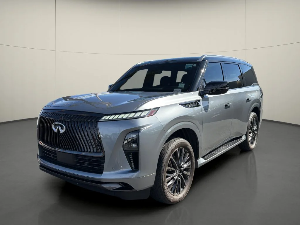 Used 2025 Black INFINITI AUTOGRAPH image 3