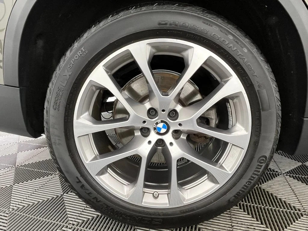 Certified Used 2024 Green Metallic BMW xDrive40i image 14