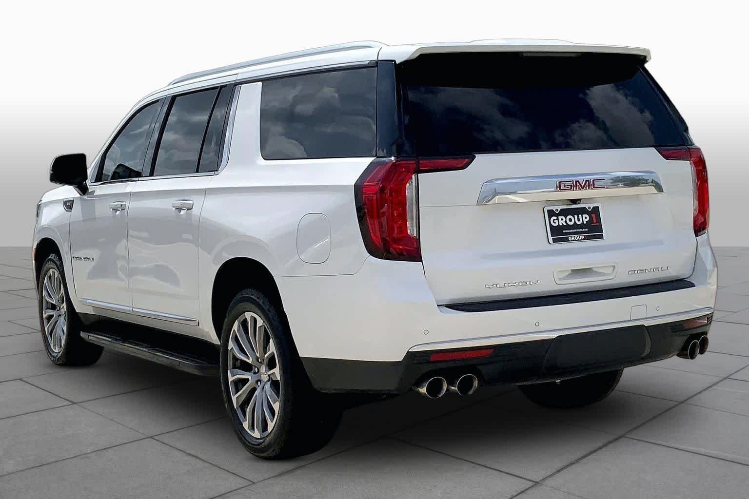 Used 2021 White Frost Tricoat GMC Denali image 12