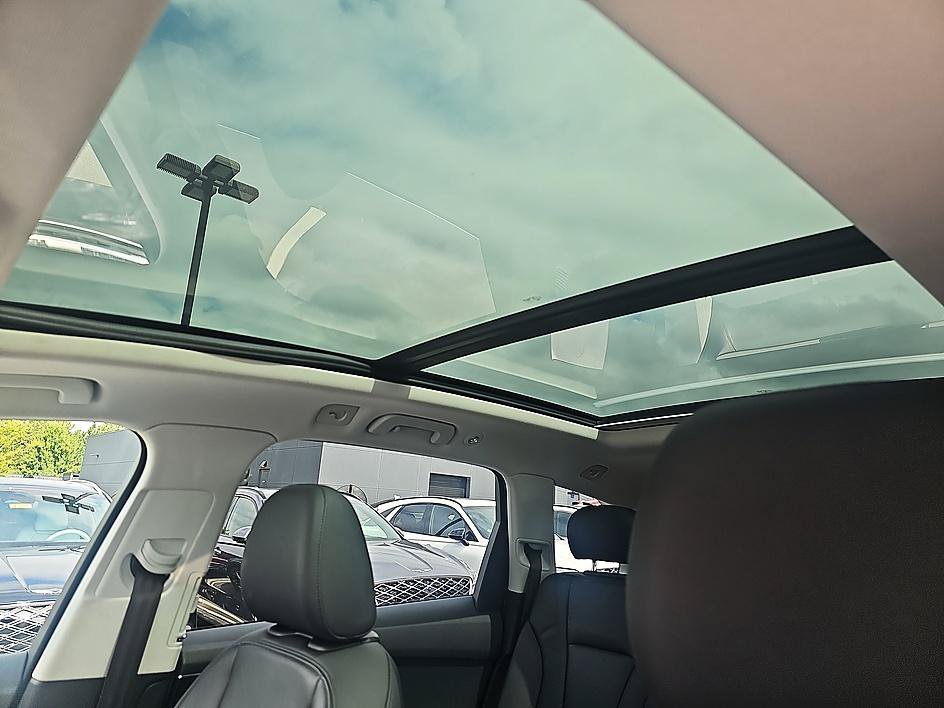 Used 2022 Carrara White Audi Premium image 27