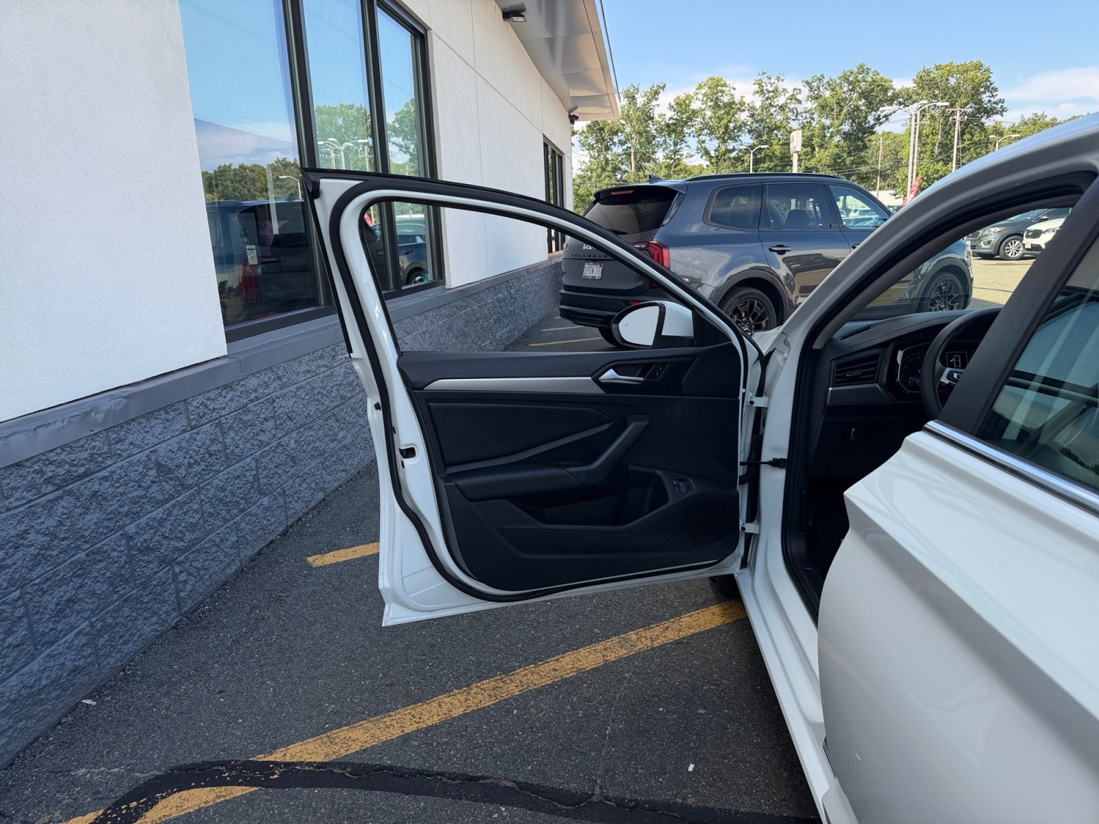 Used 2021 Pure White Volkswagen S image 27
