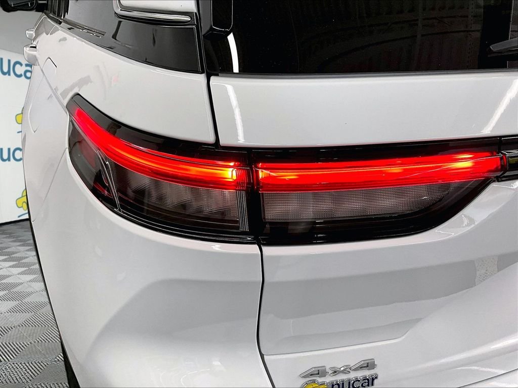 Used 2025 Bright White Clearcoat Jeep Laredo image 31
