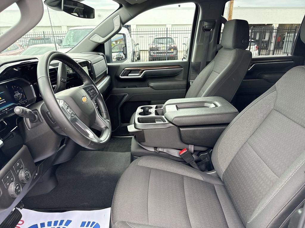 Used 2025 Summit White Chevrolet LT image 22