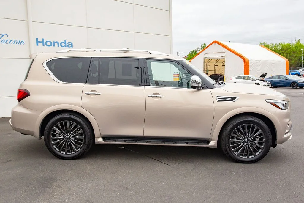 Used 2022 Champagne INFINITI 4WD Sensory image 16