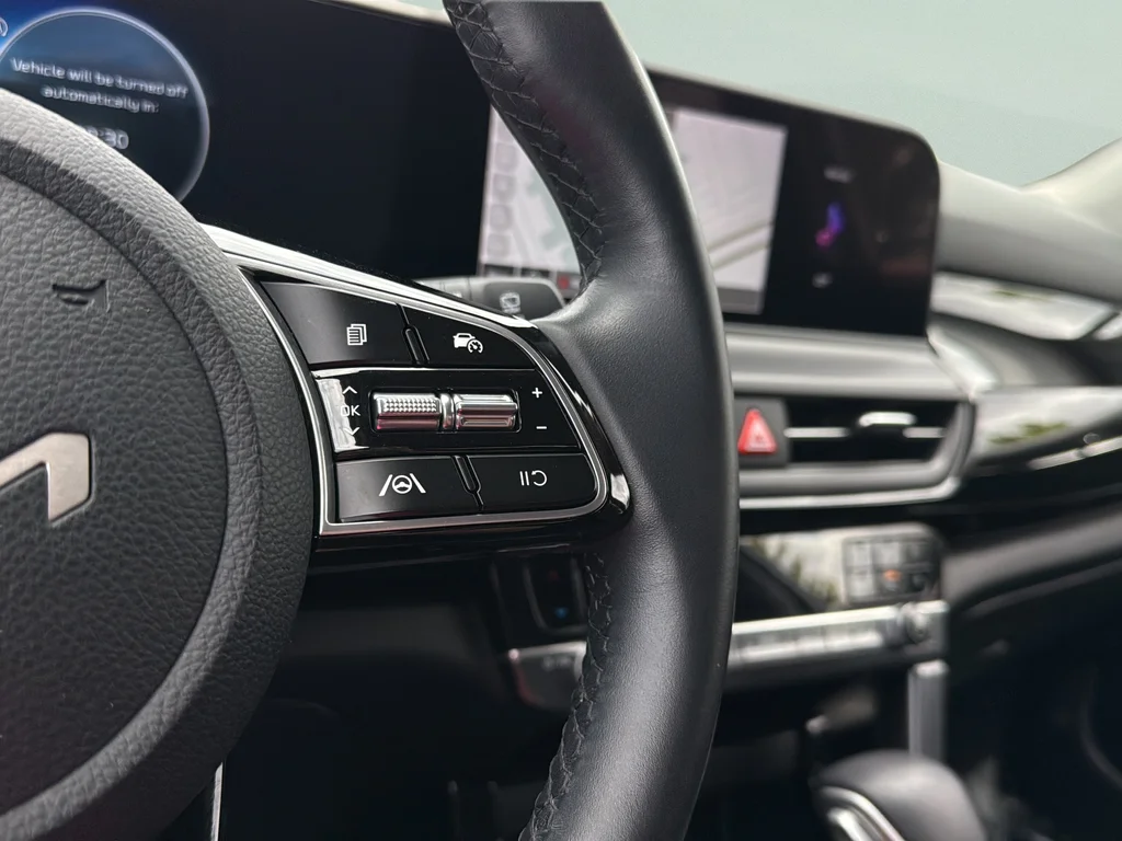 Used 2024 Snow White Pearl Kia S image 17