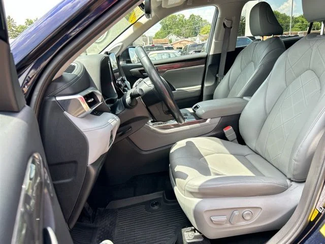 Used 2022 Gray Toyota Platinum image 34