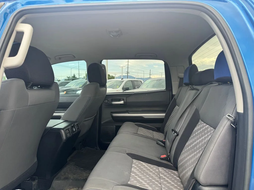 Used 2018 Blue Toyota SR5 image 5