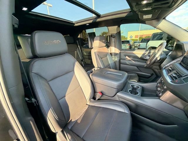 Used 2021  Chevrolet High Country image 33
