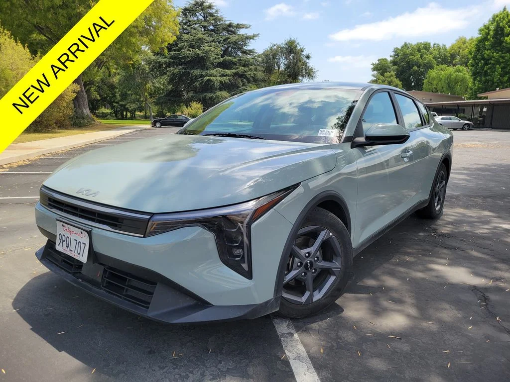 2025 Kia K4 LXS AT's photo