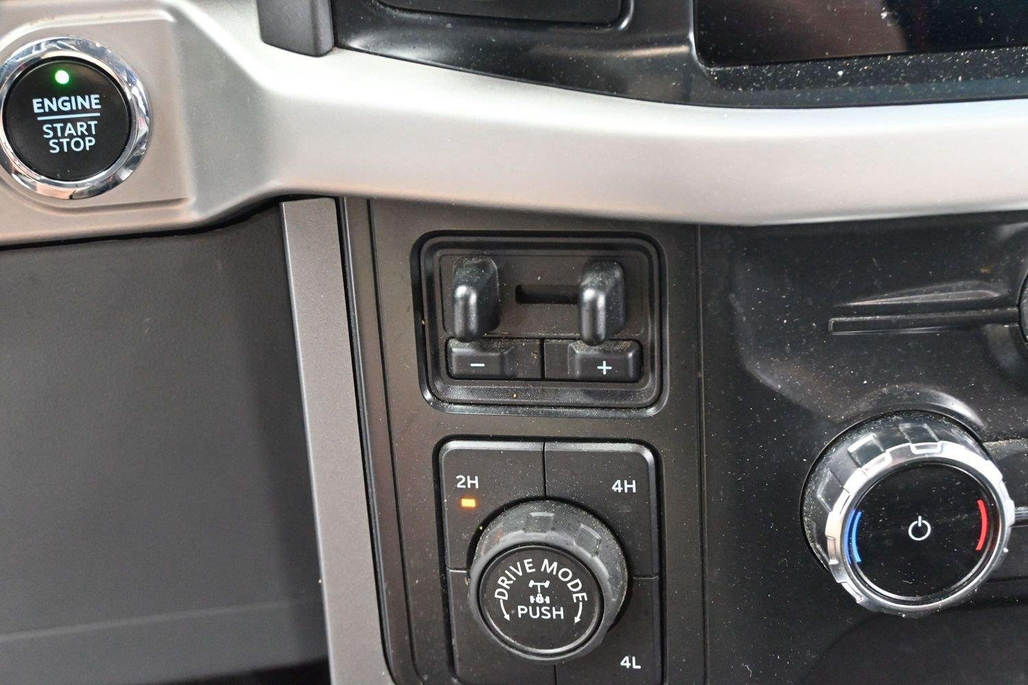 Used 2022 Antimatter Blue Ford XLT image 25