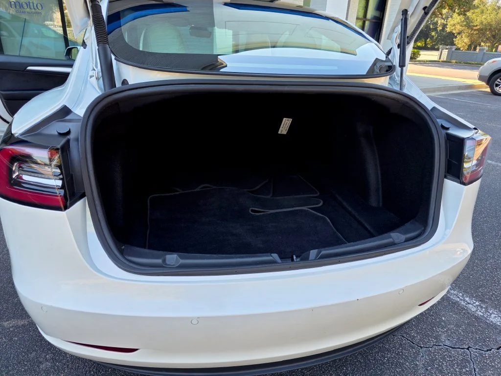 Used 2021  Tesla Long Range image 31