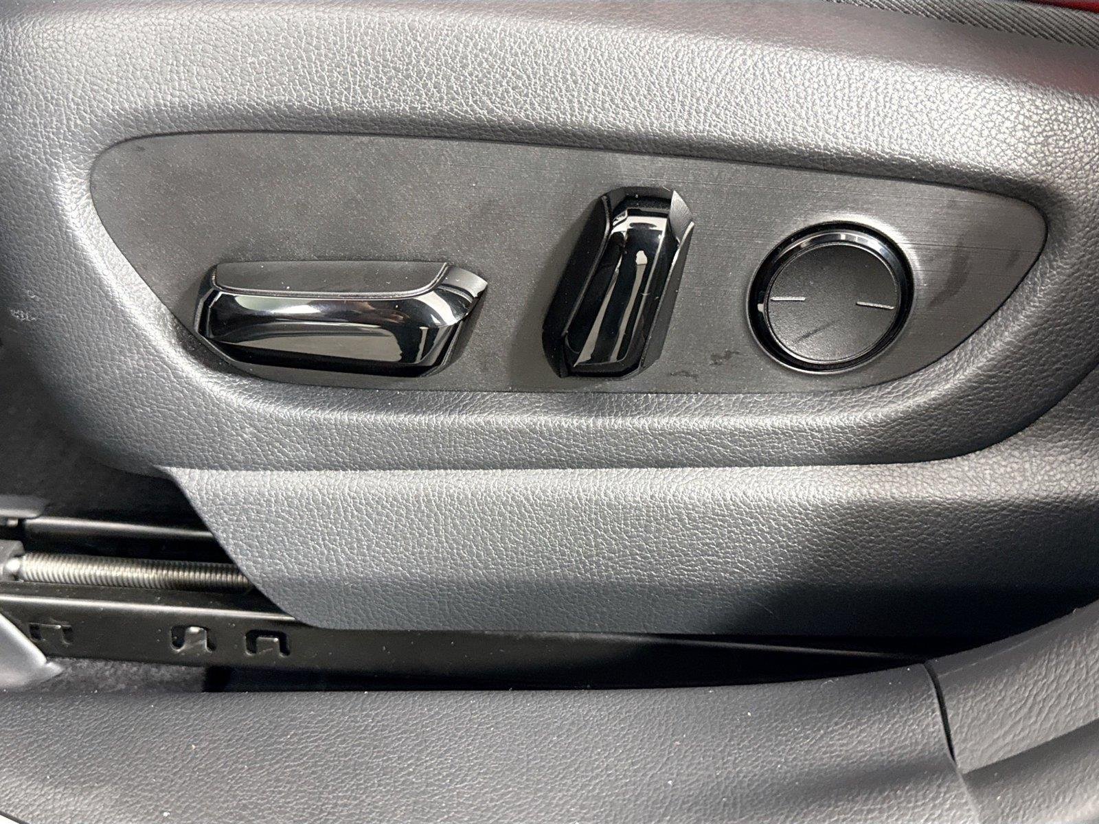 Used 2024 Iridium w/ Obsidian Roof Lexus UX 250h F SPORT Handling image 31