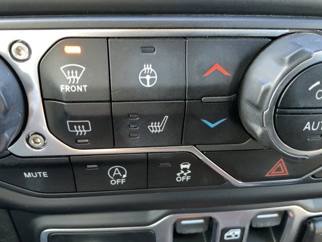 Used 2020 Ocean Blue Metallic Clearcoat Jeep Rubicon image 28