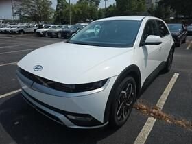Used 2024 Atlas White Hyundai SEL image 1