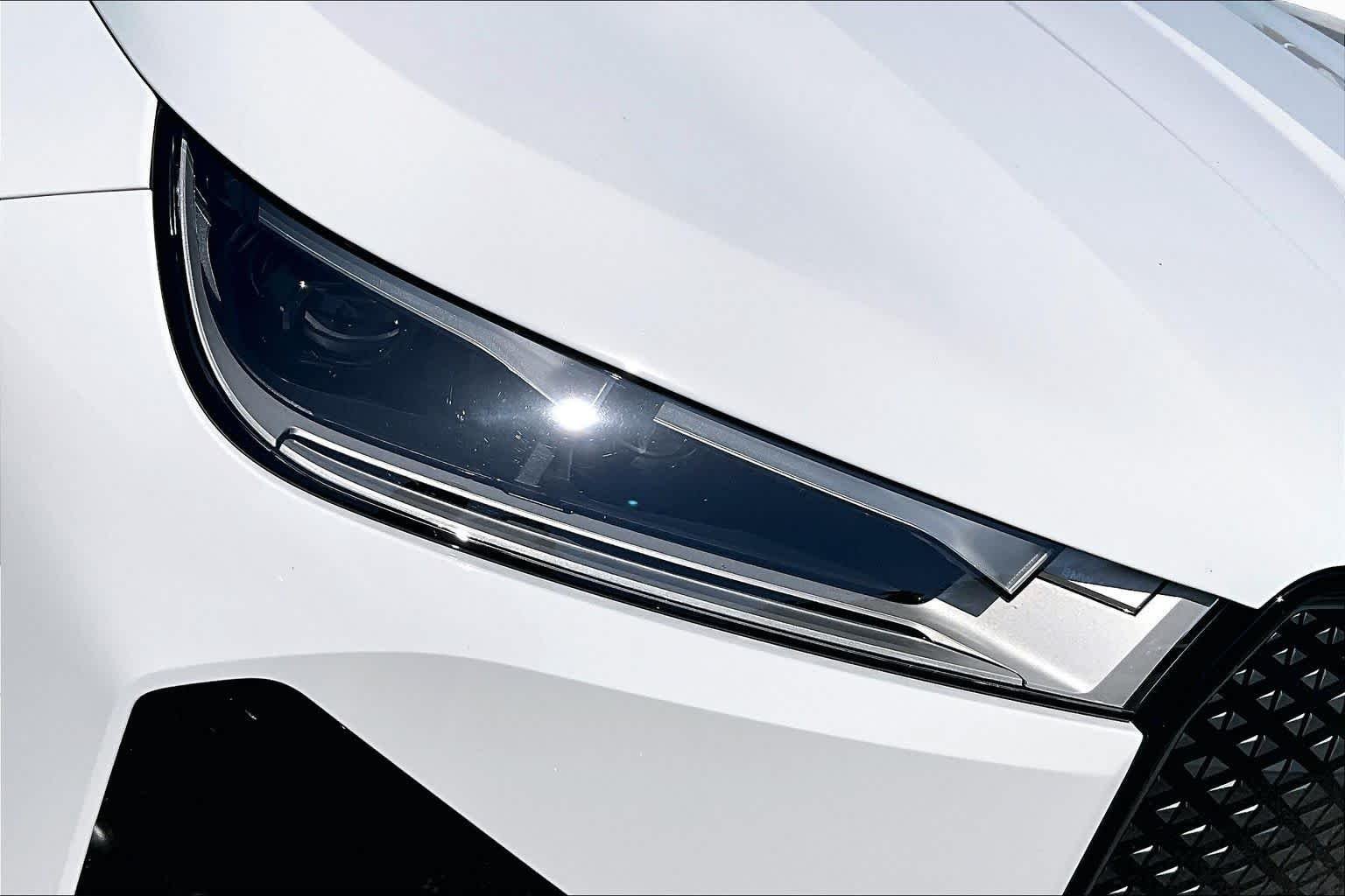 Used 2025 Alpine White BMW xDrive50 image 28