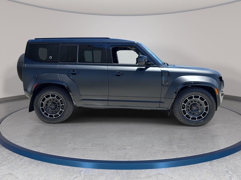 New 2026 Narvik Black Land Rover OCTA Black image 4