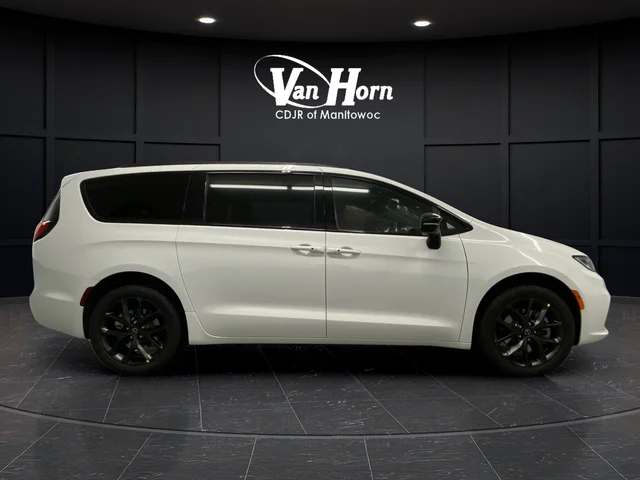 New 2026 Bright White Clear-Coat Exterior Paint Chrysler Limited image 2