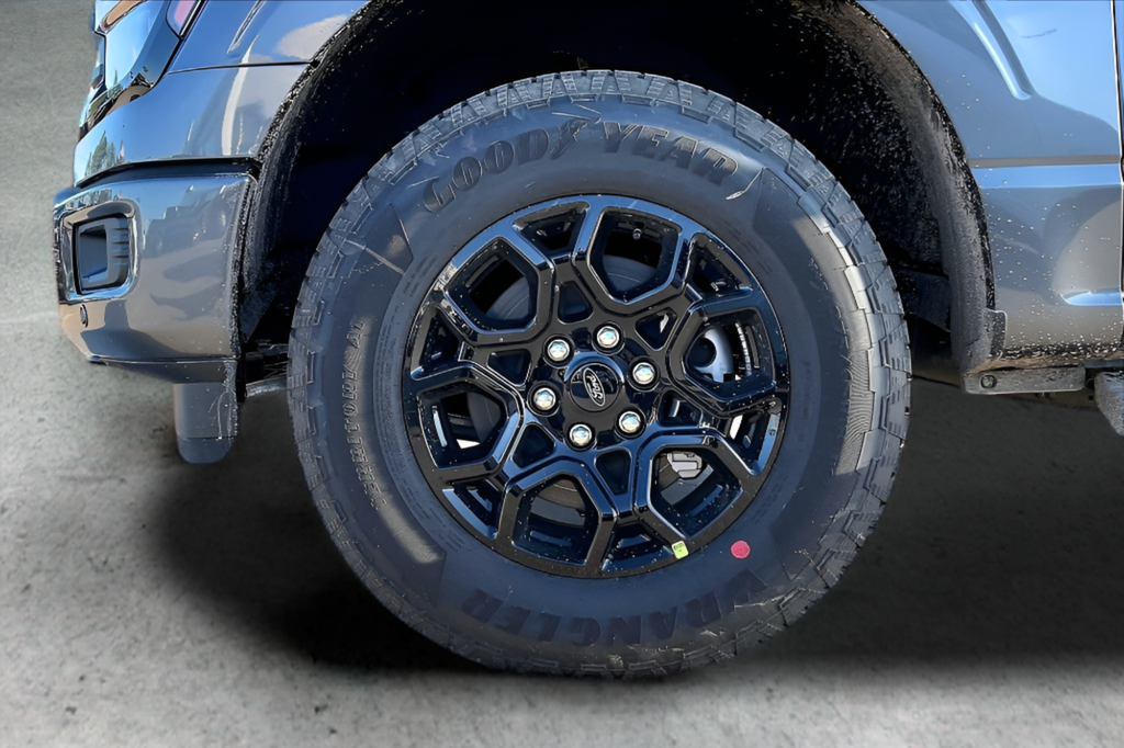 New 2026 Carbonized Gray Metallic Ford XLT image 17