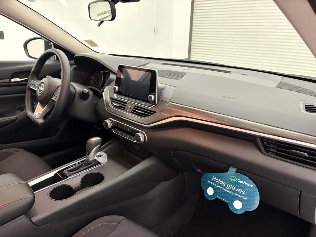 Used 2025 Silver Nissan 2.5 SV image 32