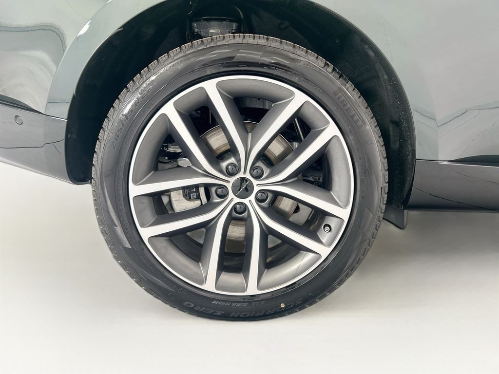 New 2026 Belgravia Green Land Rover SE image 32