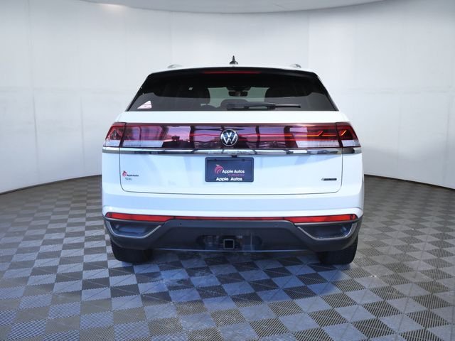 Certified Used 2024  Volkswagen 2.0T SE w/Technology image 7