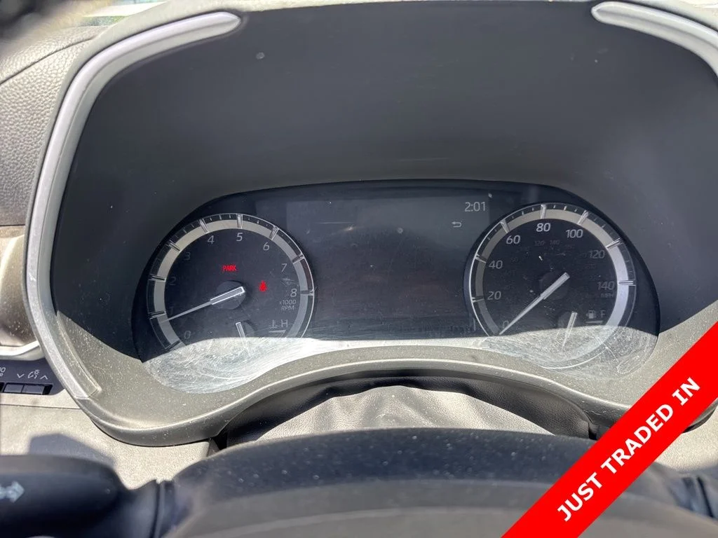 Used 2020 Silver Toyota XLE image 9
