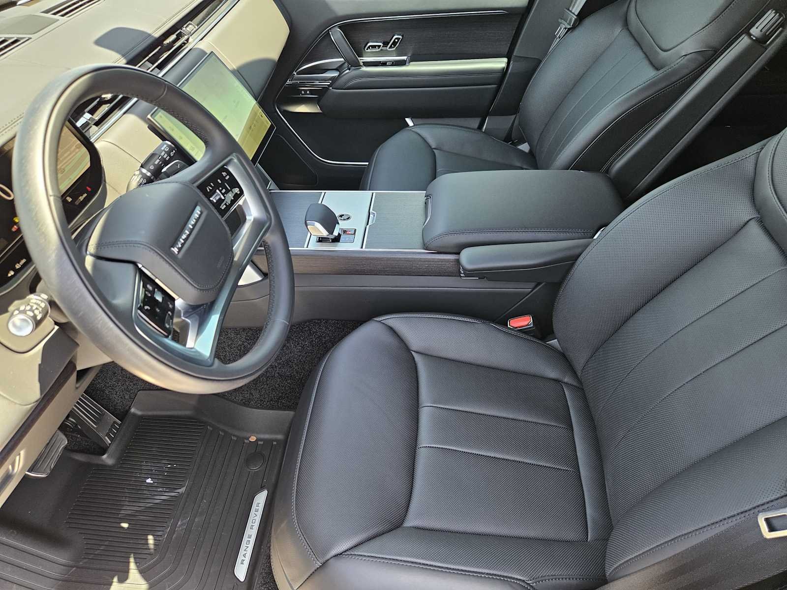 New 2026 Belgravia Green LAND ROVER SE image 12