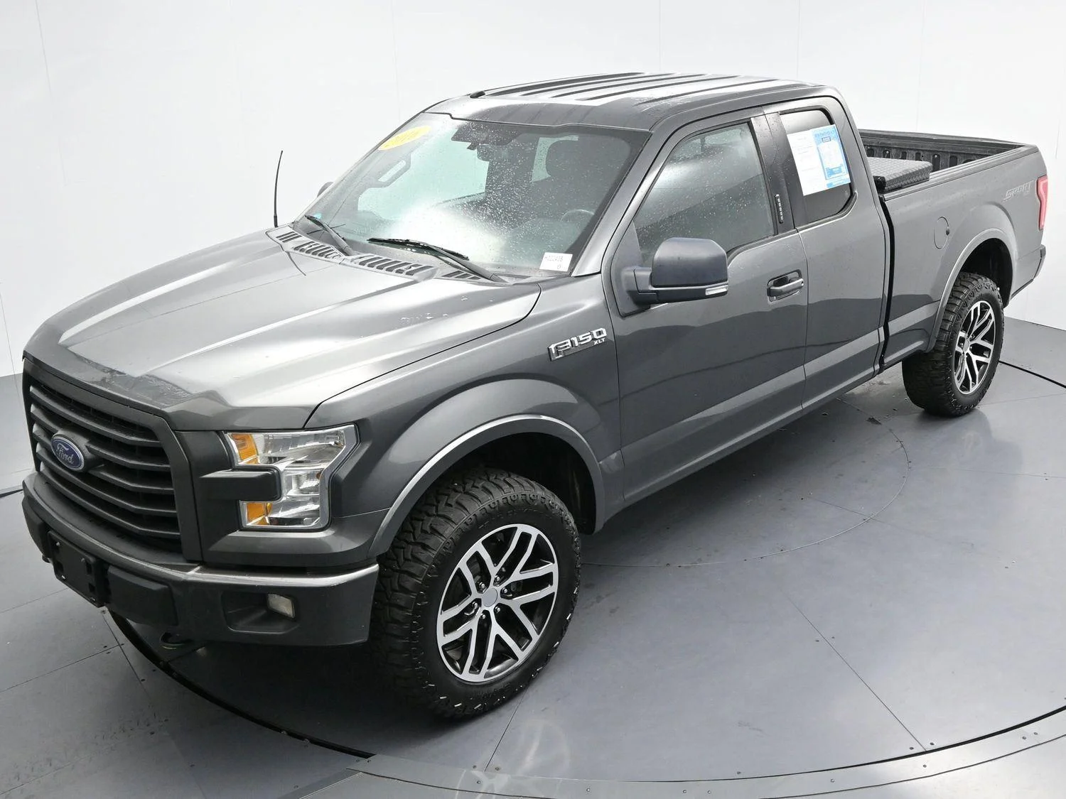 Used 2016 Magnetic Metallic Ford XLT image 43