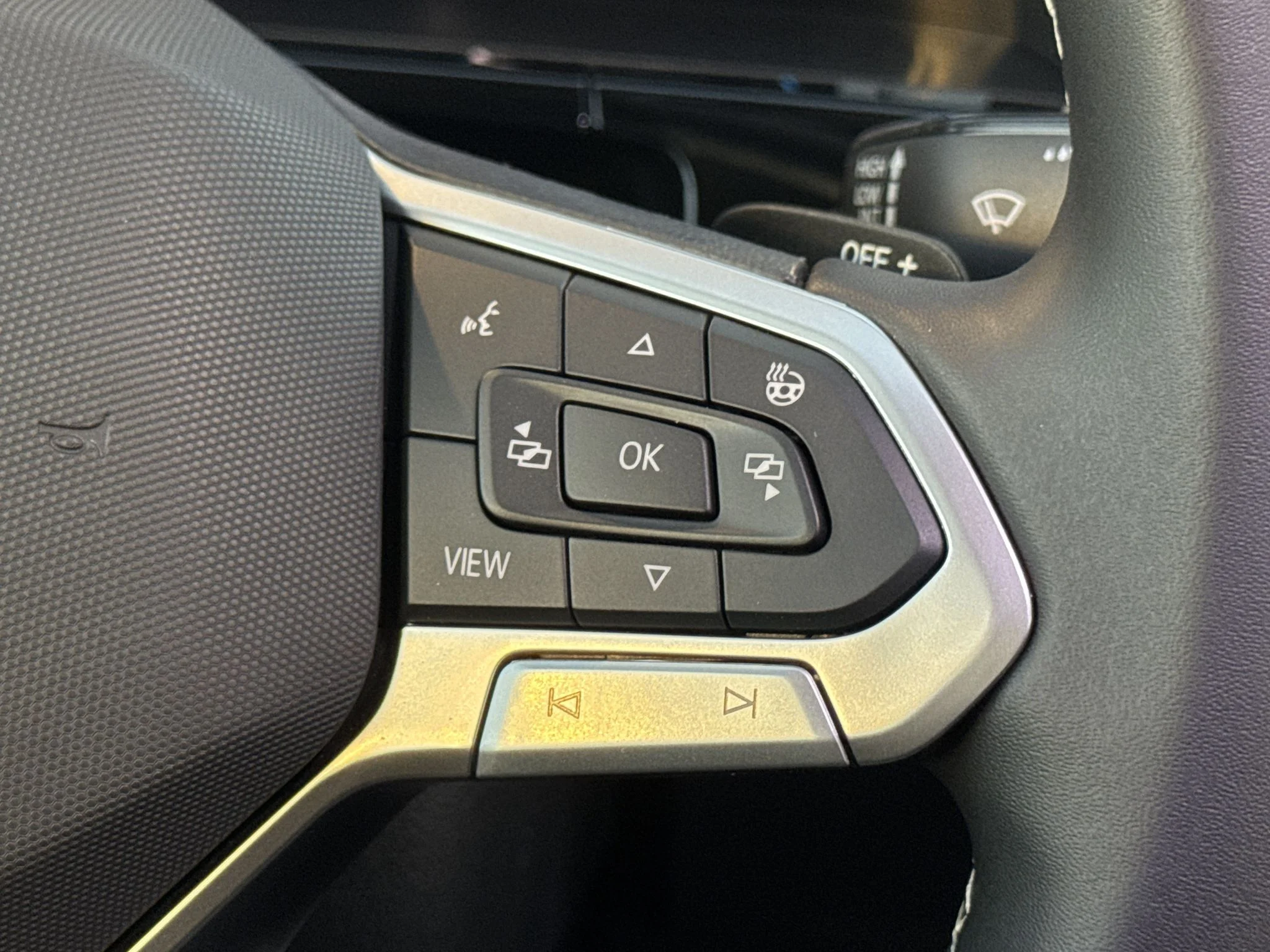 New 2026 PURE GRAY Volkswagen 2.0T SE w/Technology image 24