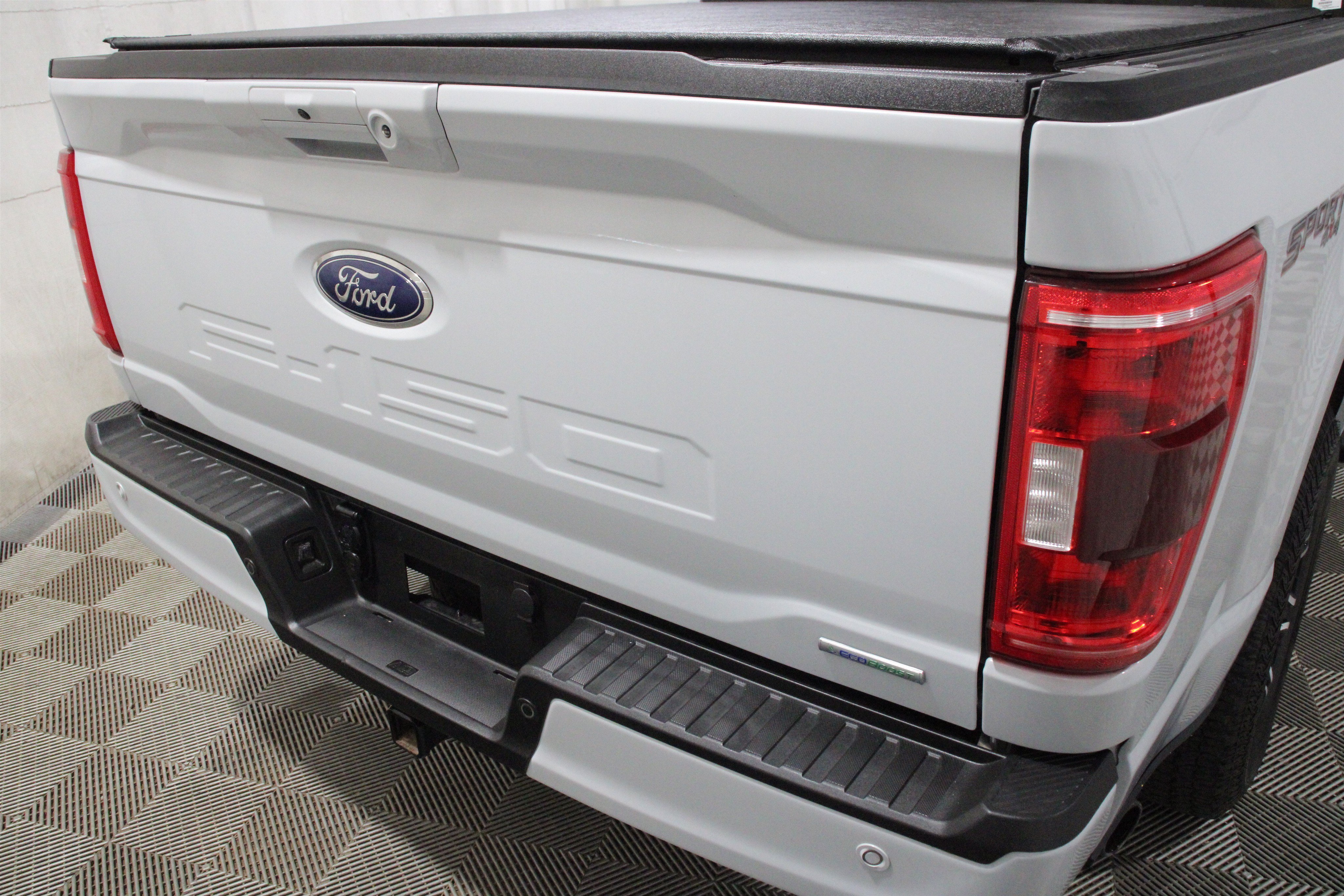 Used 2022 Space White Metallic Ford XLT image 25