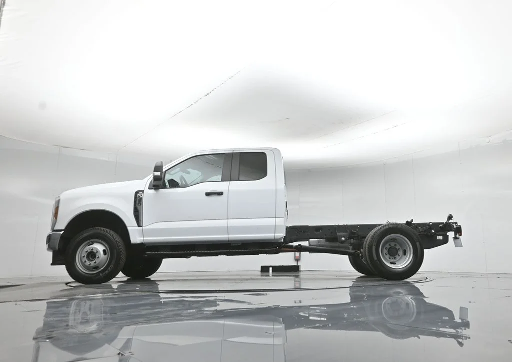 New 2026 Oxford White Ford XL image 48