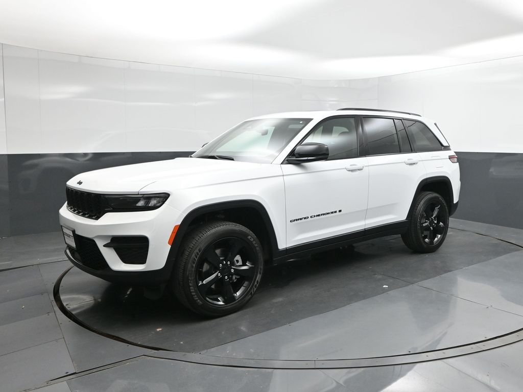 New 2025 Bright White Clear-Coat Exterior Paint Jeep Altitude X image 34