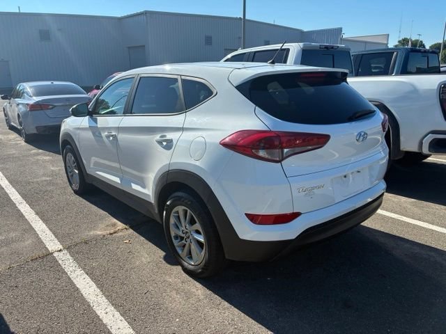 Used 2018 White Hyundai SE image 6