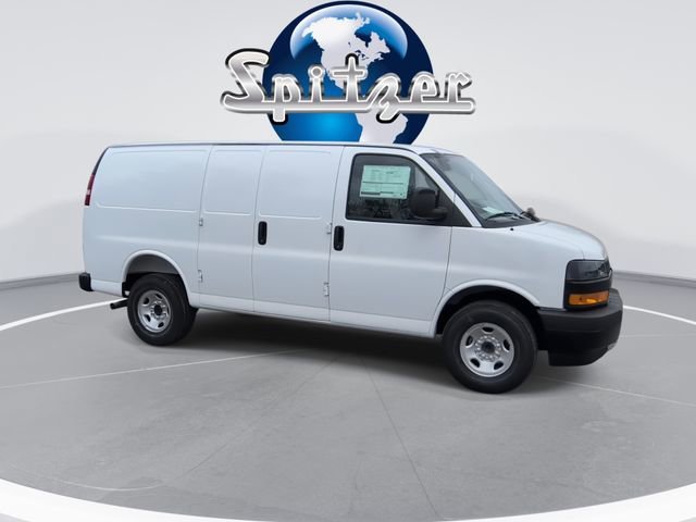 New 2026 Summit White Chevrolet WT image 3