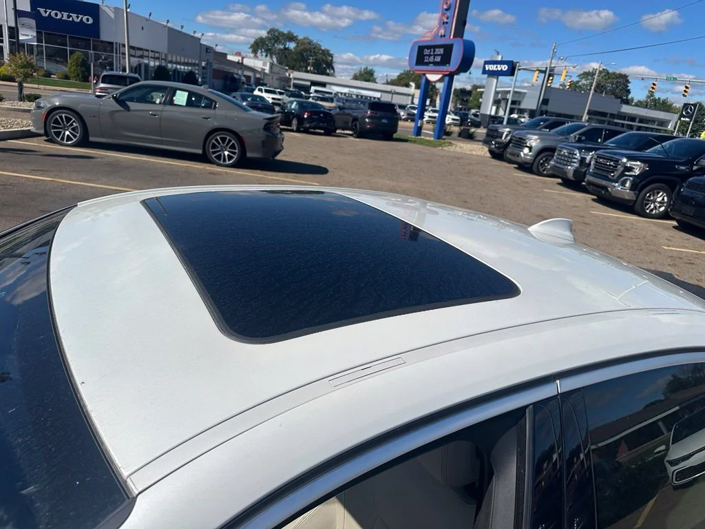 Used 2021 White BMW 330i image 8