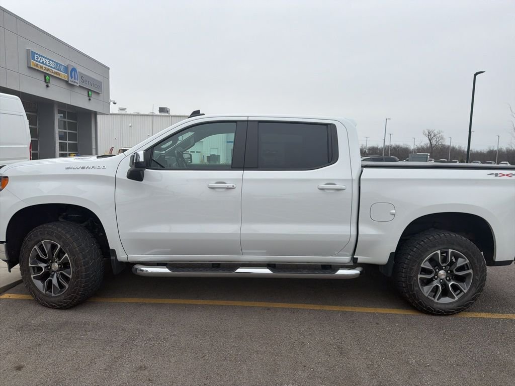 Used 2024 Chevrolet Silverado 1500 LT with VIN 1GCUDDE8XRZ263486 for sale in Kansas City