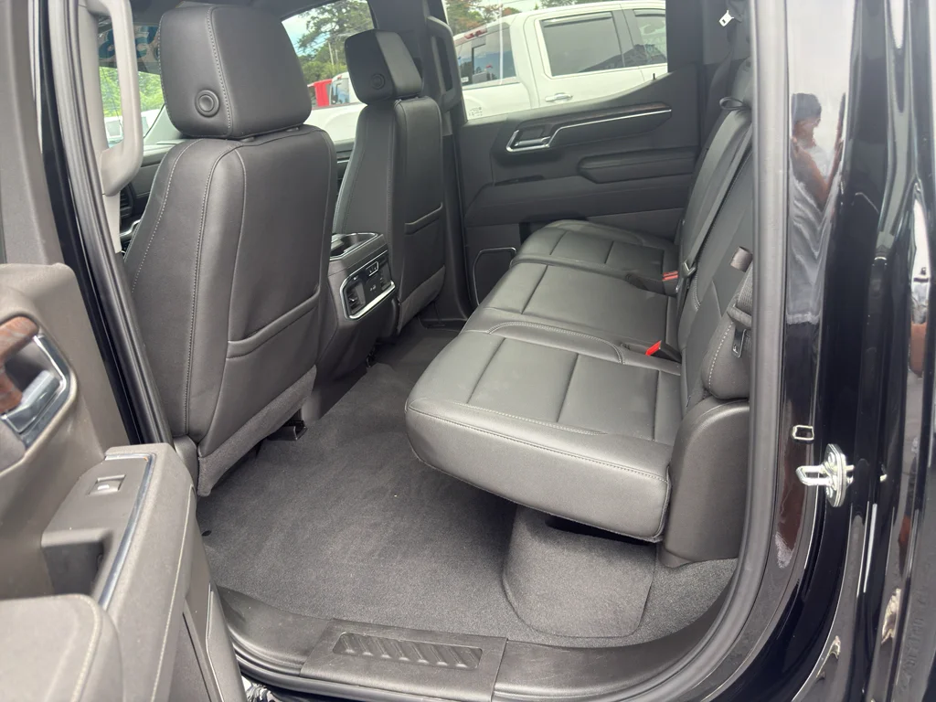 Used 2025 Onyx Black GMC SLT image 12