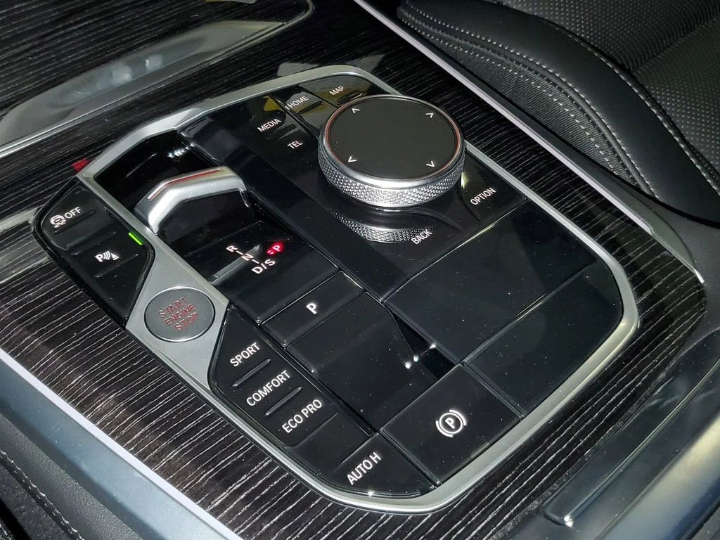 New 2026 Alpine White BMW sDrive40i image 25
