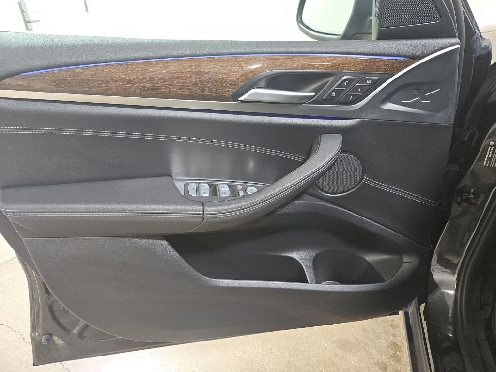 Used 2023 Gray BMW xDrive30i image 18