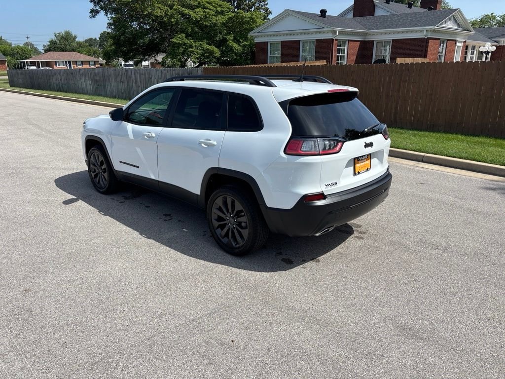 Certified Used 2021 White Jeep Latitude Lux image 3