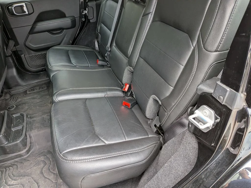 Used 2022 Black Jeep Unlimited Sahara image 25