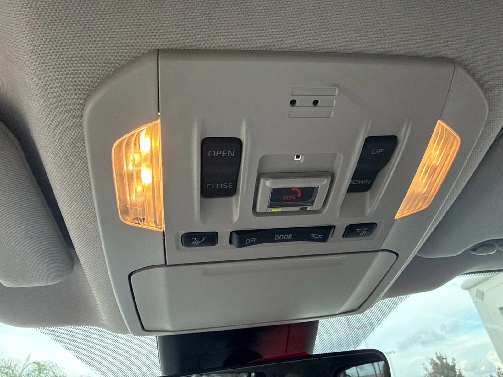 Used 2023  Toyota L image 22
