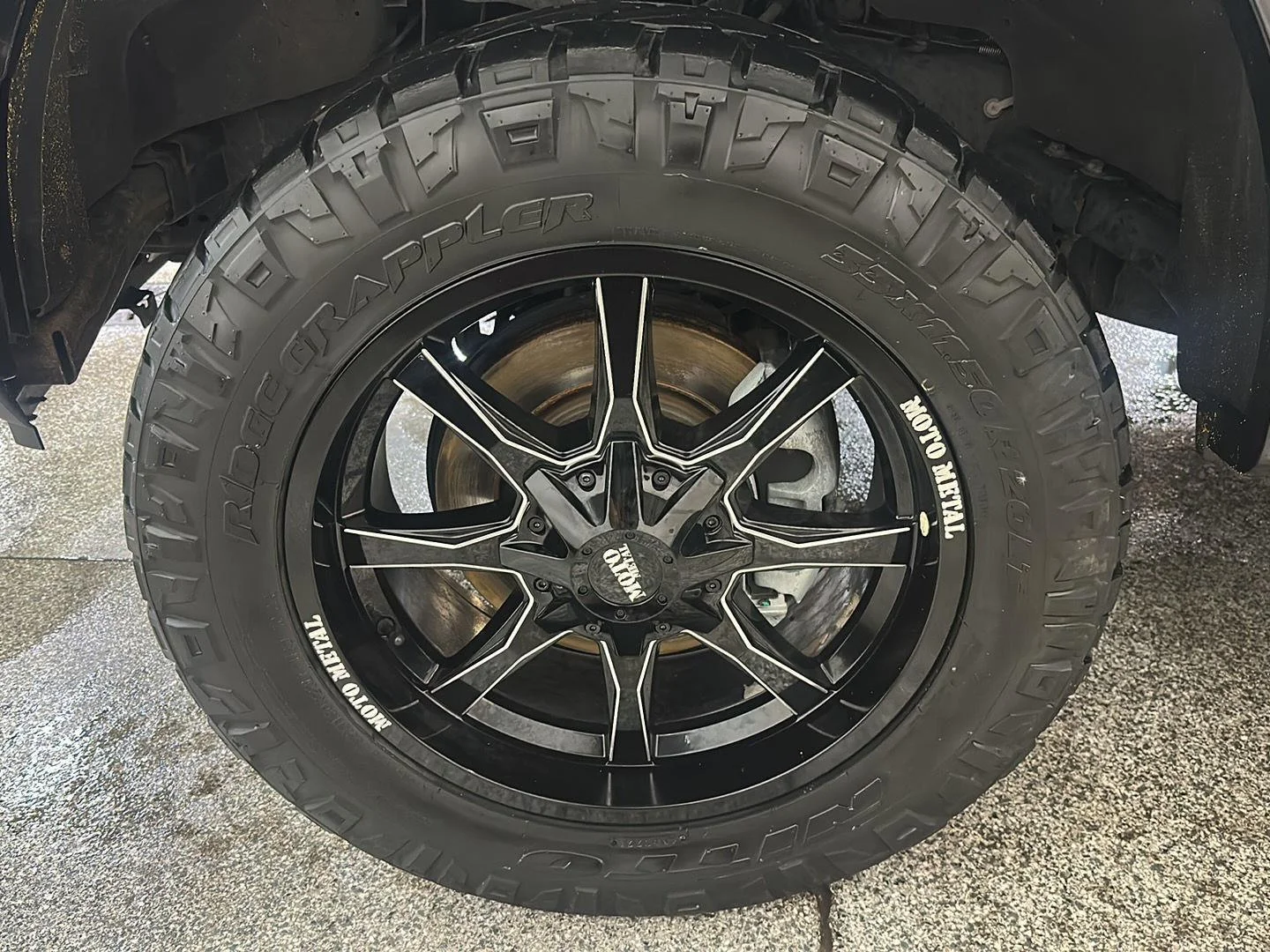 Used 2019 Agate Black Metallic Ford LARIAT image 12