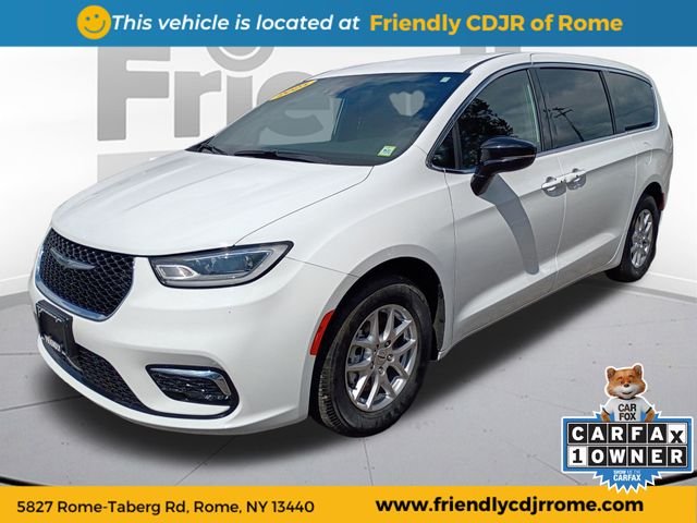 2025 Chrysler Pacifica Select's photo