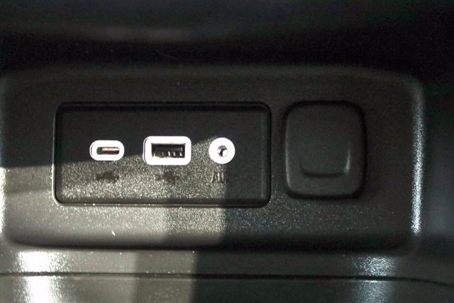 Used 2022 Silver Ice Metallic Chevrolet LT image 32