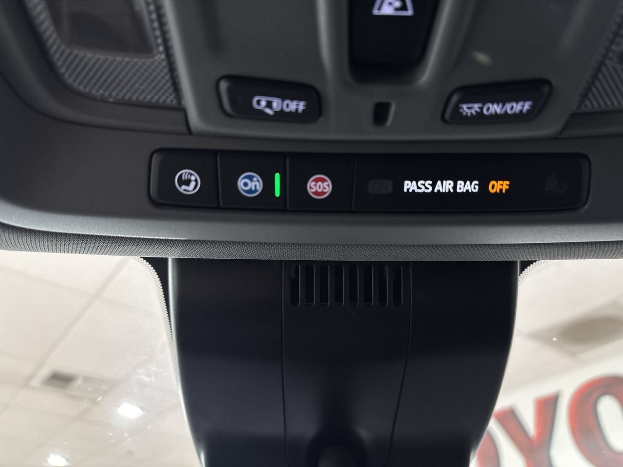 Used 2024 Summit White GMC Elevation image 16