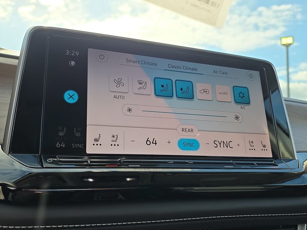 New 2026 Silver Volkswagen 2.0T SE w/Technology image 13