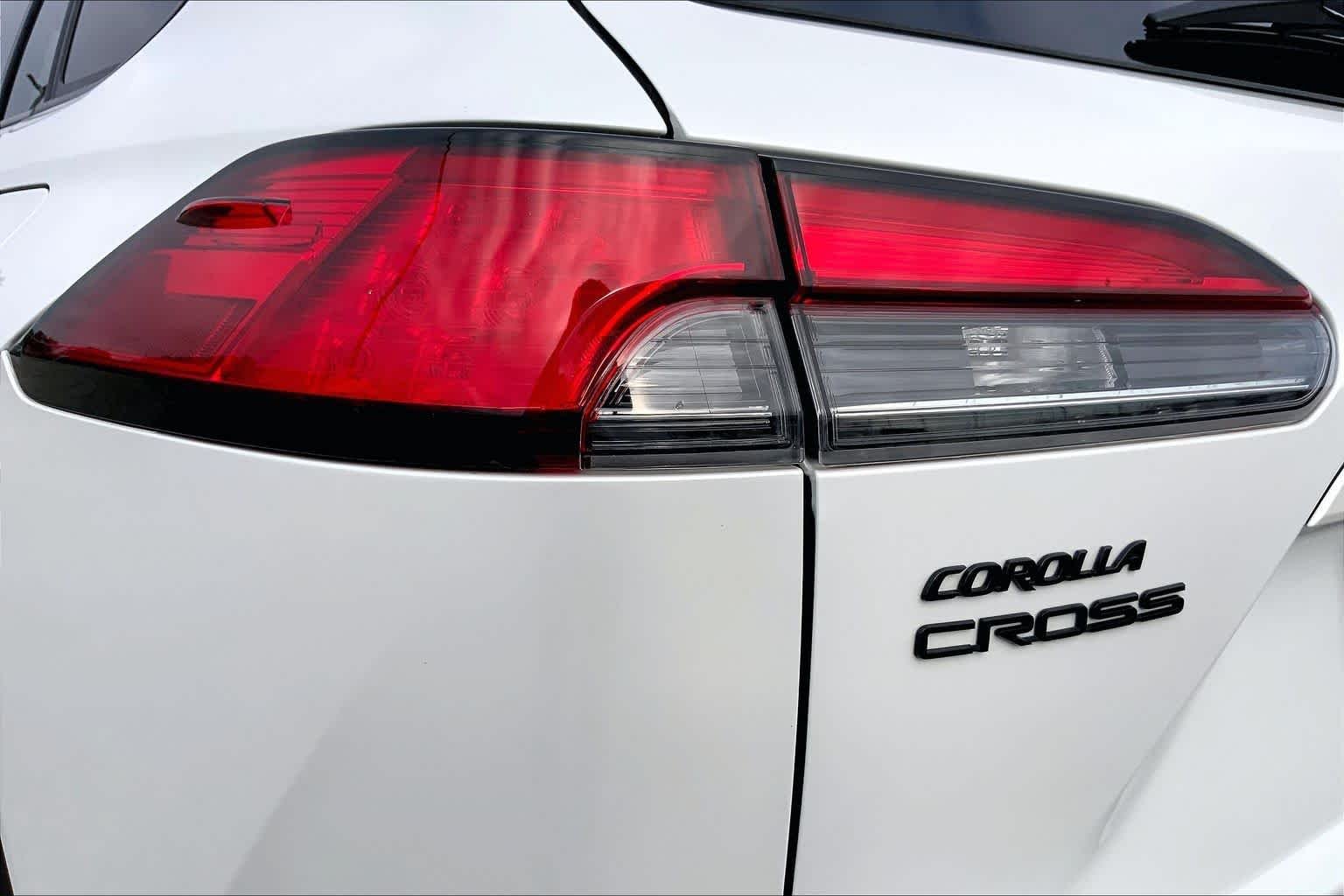 Used 2026 Wind Chill Pearl Toyota Hybrid XSE image 28