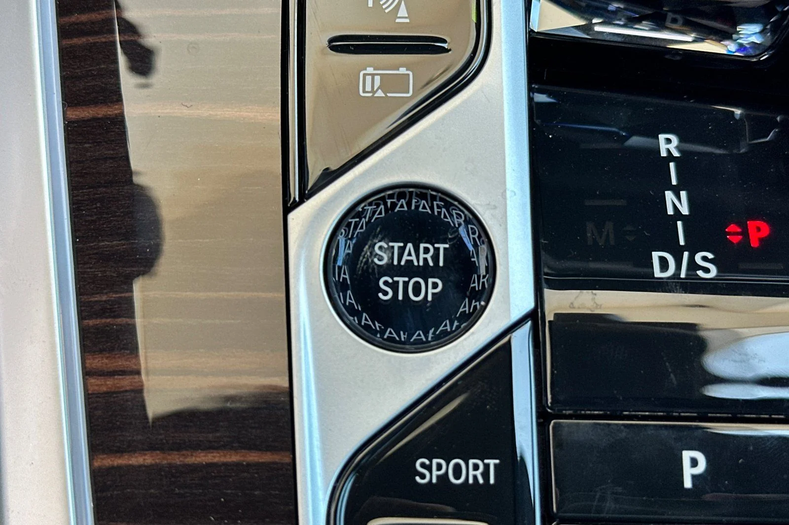 New 2026 Mineral White Metallic BMW xDrive50e image 20