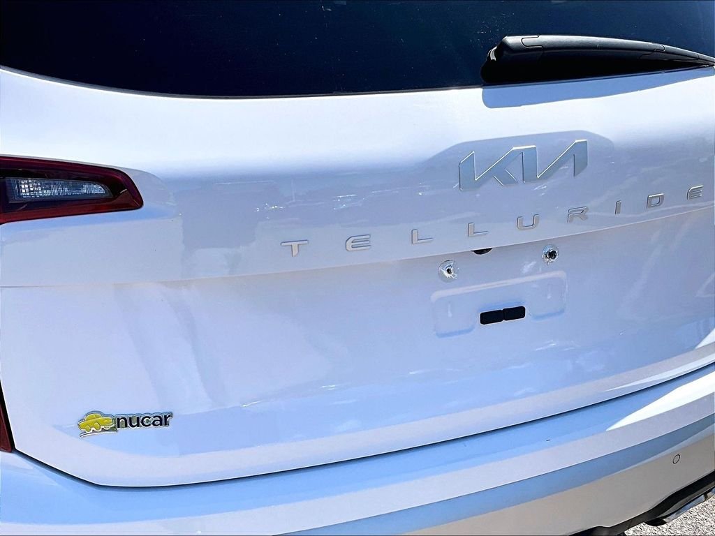 Used 2024 White Kia S image 29